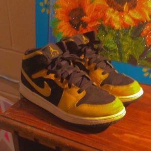 Jordan 1 Reverse New Love Mids